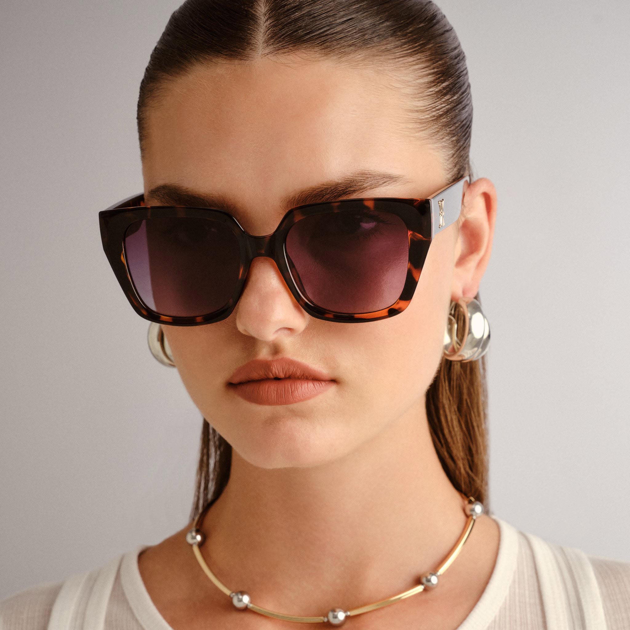Le Specs | The Illusion | Tort