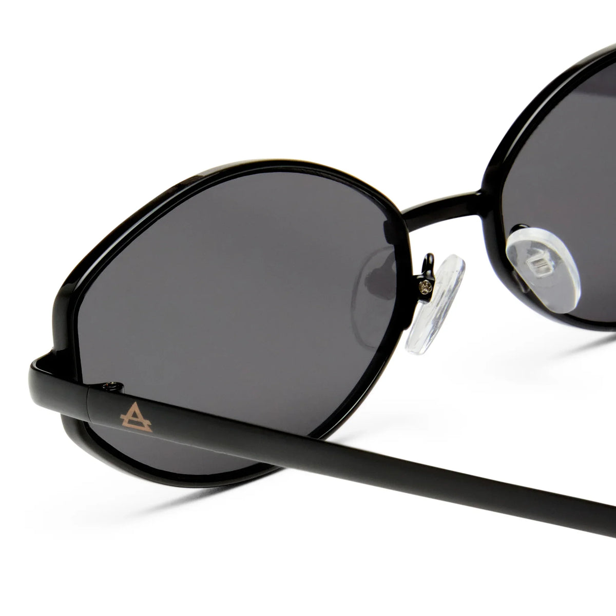 Aire | Objective | Black