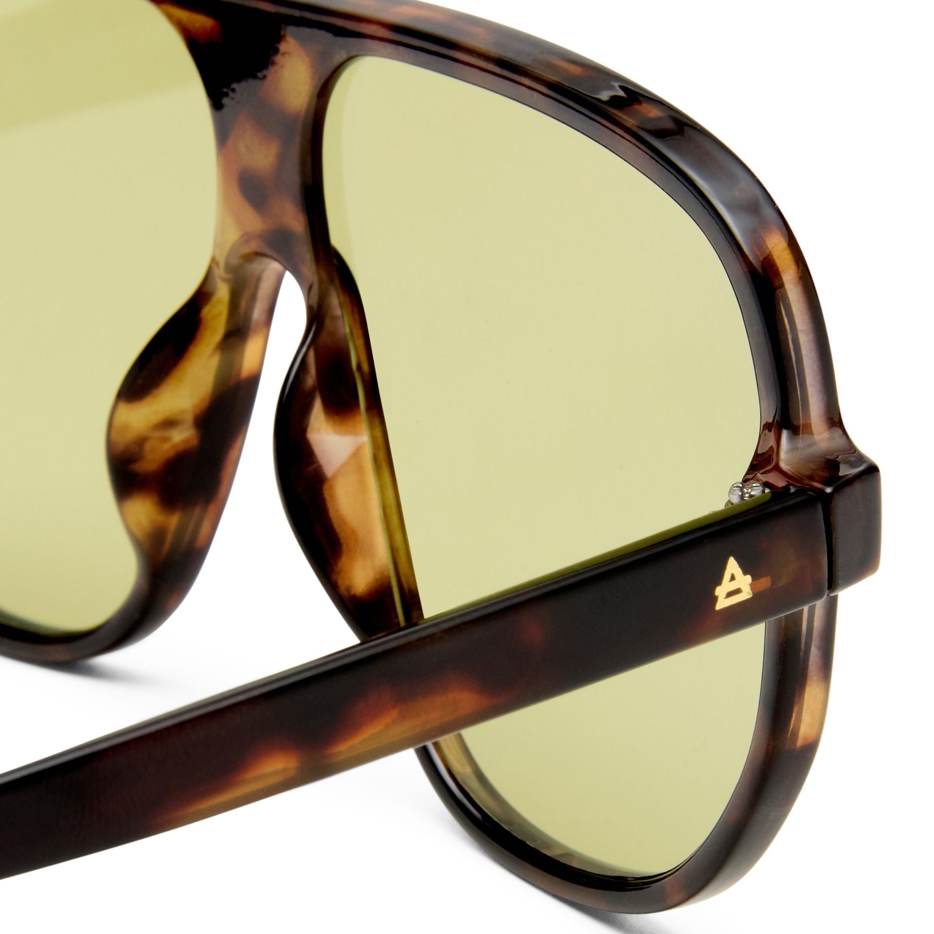 Aire | Hydrus | Dark Tort/Green