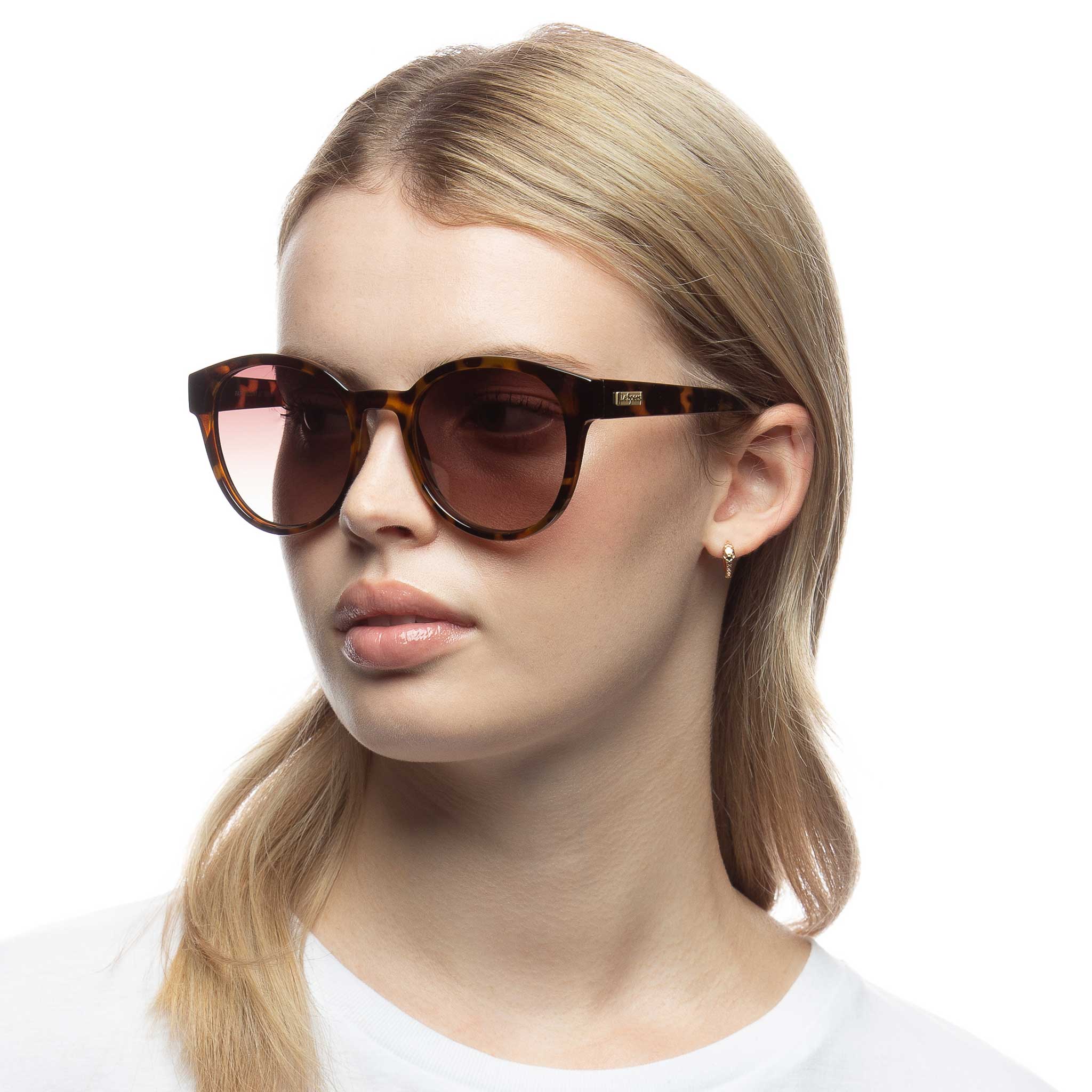 Le Specs | Paramount | Milky Tort