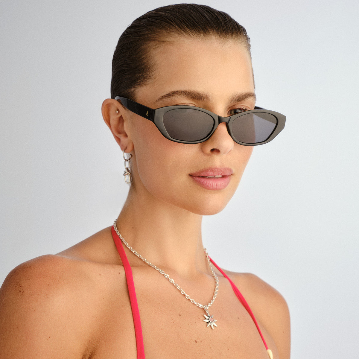 Aire | 2612384 Moonstone | Black